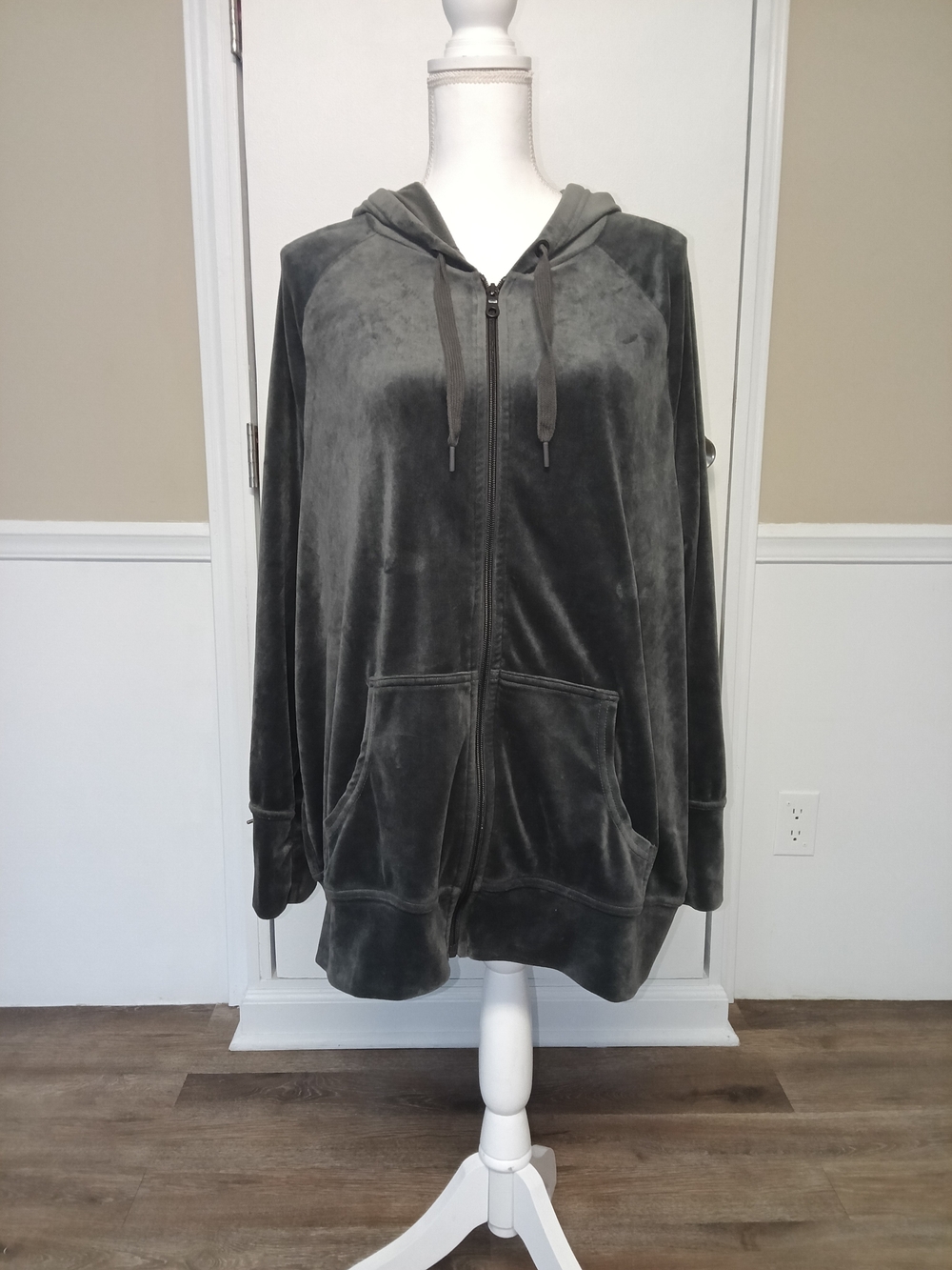 OFFLINE by Aerie Velour Zip-Up Hoodie Size Large
